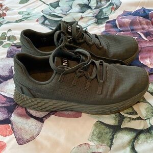 No bull tennis shoes